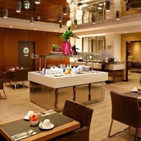 Dame Des Arts Hotell 4*