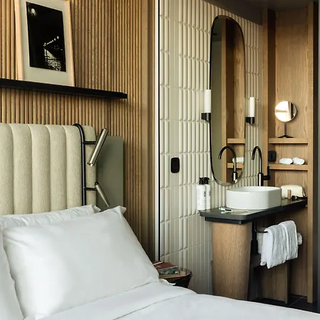 Dame Des Arts Parigi